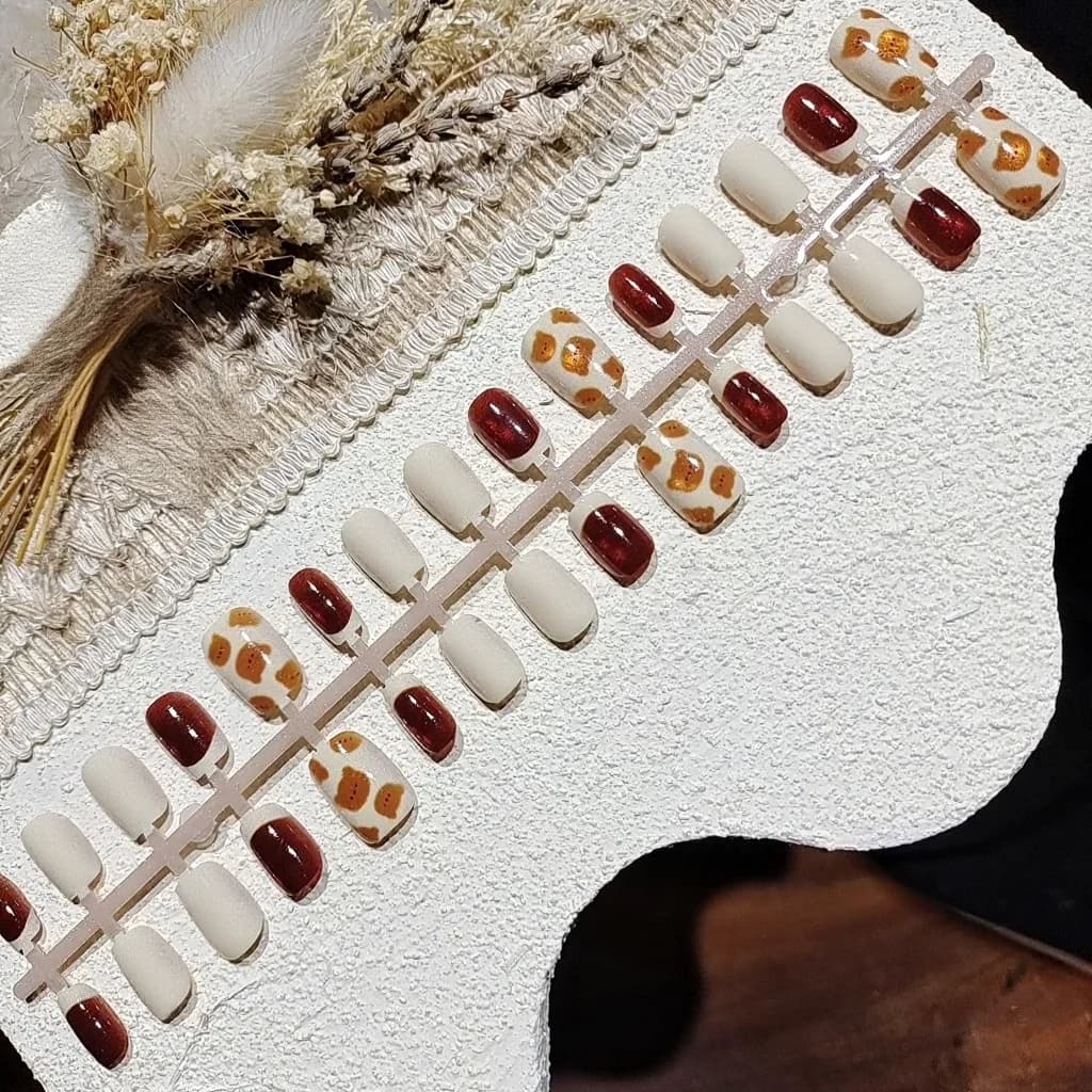 Накладные ногти «Кошачий глаз» с каштановым мишкой, короткая форма балерина, глиттер