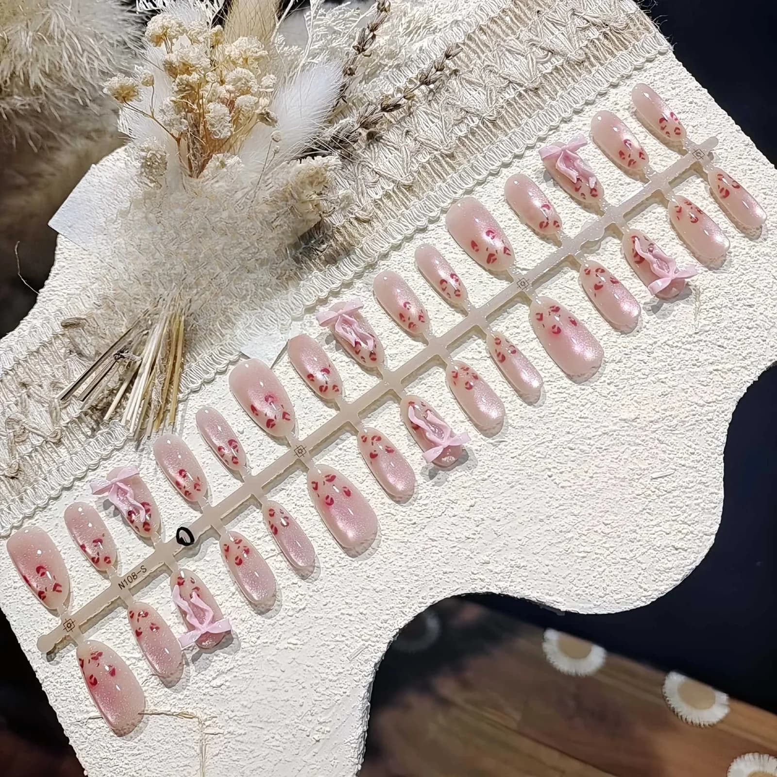 Накладные ногти «Розовый леопард» с эффектом кошачьего глаза, средняя овальная форма