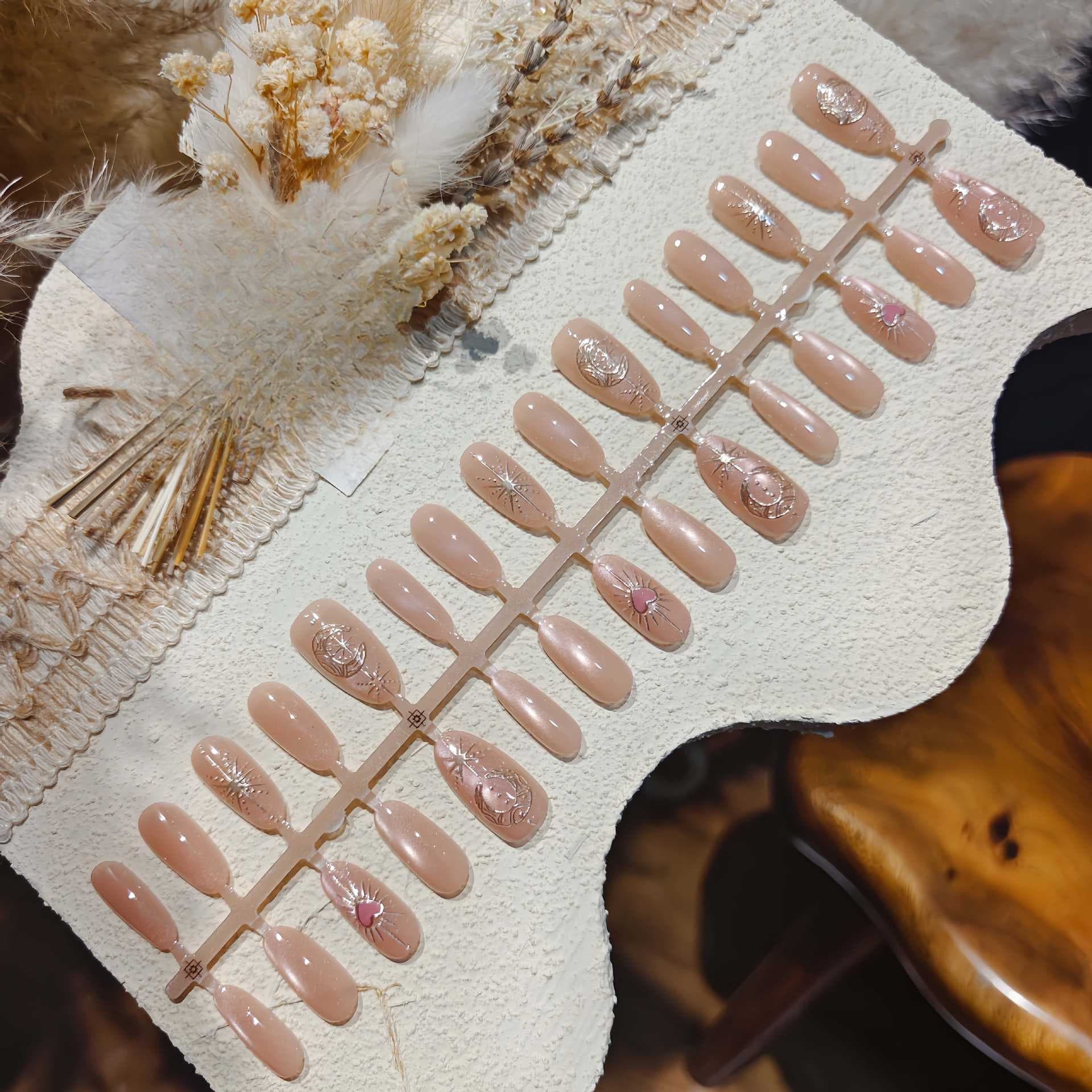 Накладные ногти «Кошачий глаз», средний овал, градиент с блестками
